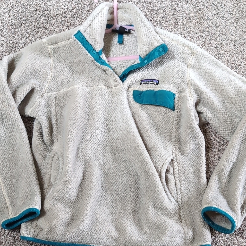 Patagonia Cream and Teal Fleece Pullover, Size medium